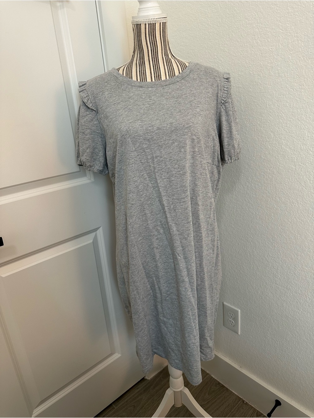 Nine West Light Gray Midi Dress with Ruffle Sleeves